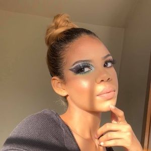 Meet your Posher, Eimy